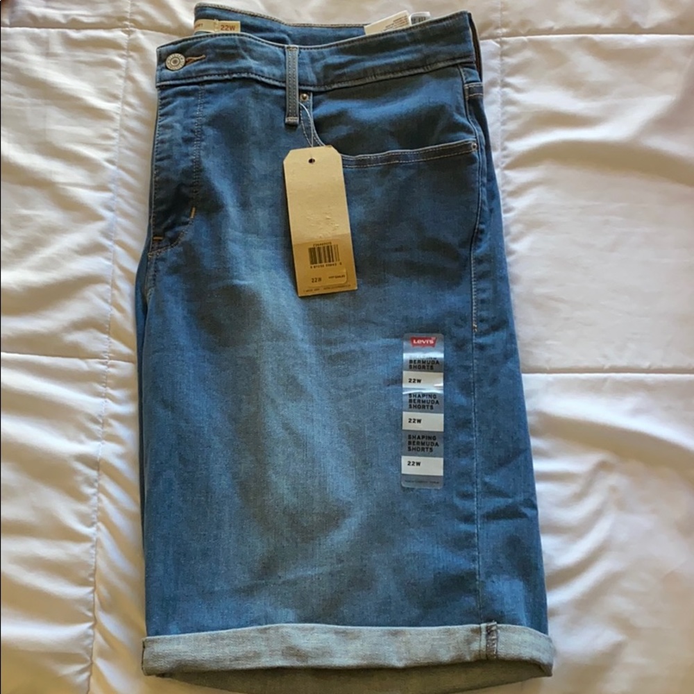 NWT Levi’s Bermuda Shorts